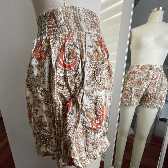 MINKPINK Tan Paisley ‘Prince of Persia’ Shorts M - Picture 10 of 13